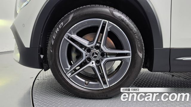 Mercedes-Benz GLB-Class 2021 — photo 5