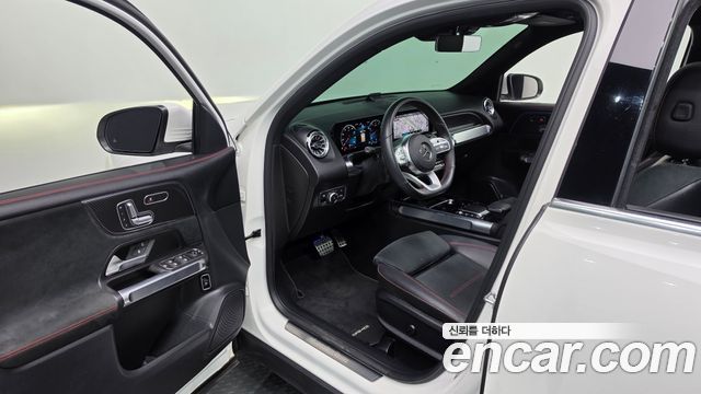 Mercedes-Benz GLB-Class 2021 — photo 10