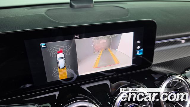 Mercedes-Benz GLB-Class 2021 — photo 14