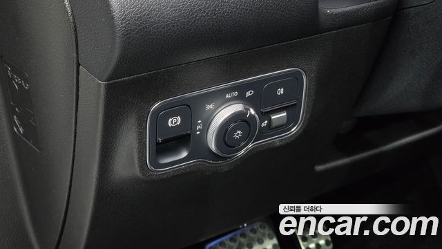 Mercedes-Benz GLB-Class 2021 — photo 15