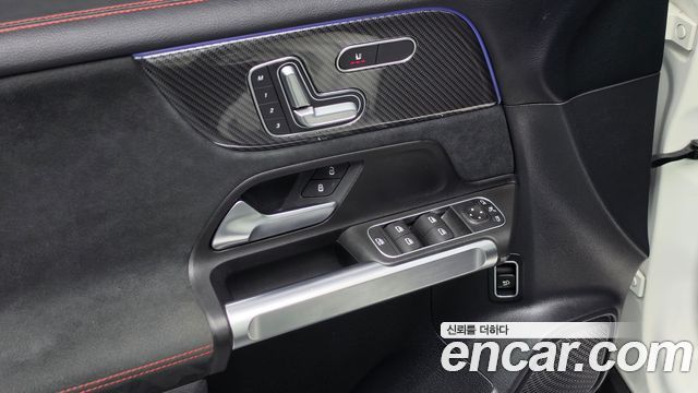 Mercedes-Benz GLB-Class 2021 — photo 18