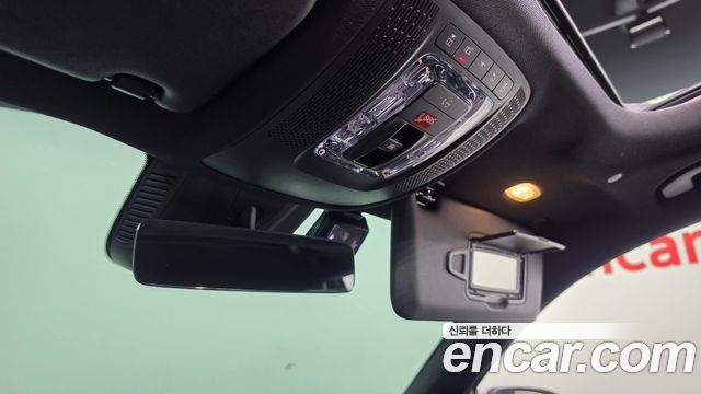 Mercedes-Benz GLB-Class 2021 — photo 19