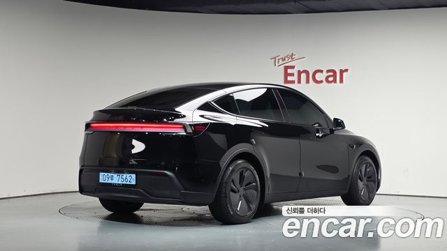 Tesla Model Y 2025 — photo 2