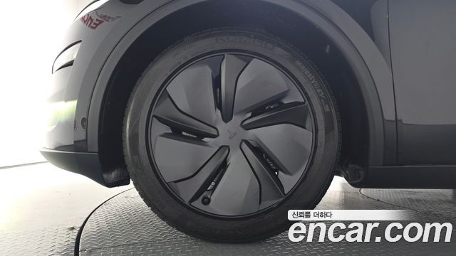 Tesla Model Y 2025 — photo 5