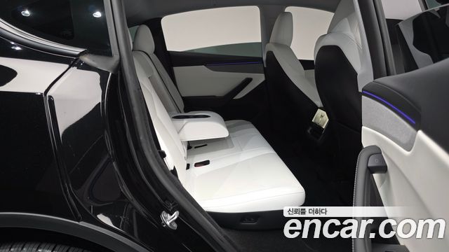 Tesla Model Y 2025 — photo 17