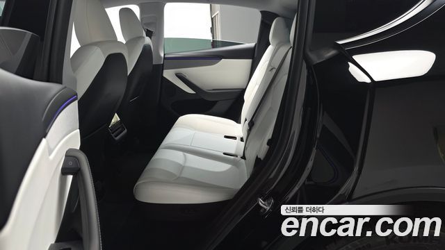 Tesla Model Y 2025 — photo 18
