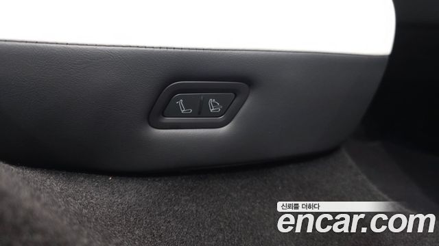 Tesla Model Y 2025 — photo 24