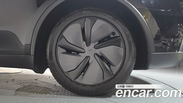 Tesla Model Y 2025 — photo 7
