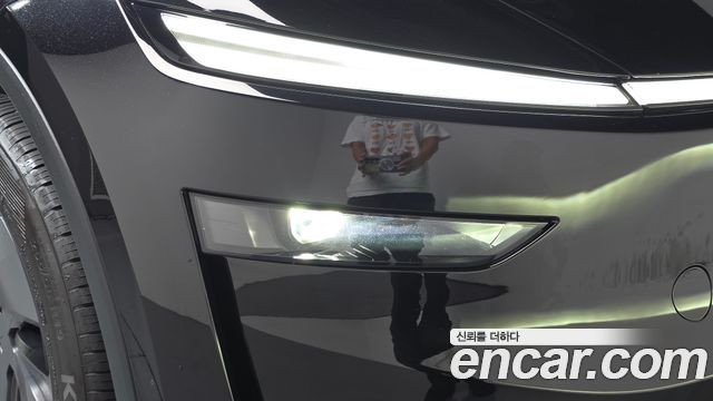 Tesla Model Y 2025 — photo 8