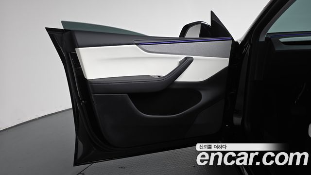 Tesla Model Y 2025 — photo 14