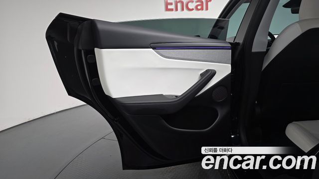 Tesla Model Y 2025 — photo 15