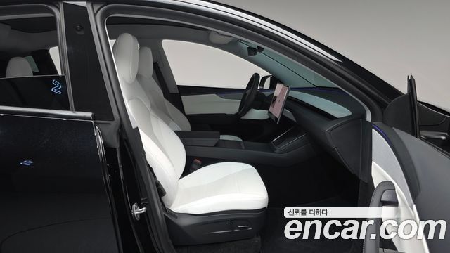 Tesla Model Y 2025 — photo 16