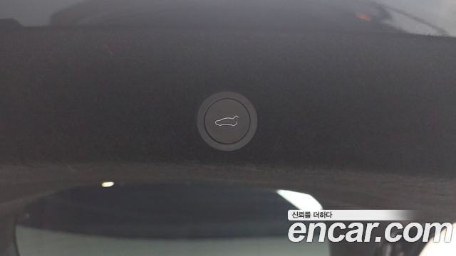 Tesla Model Y 2025 — photo 28