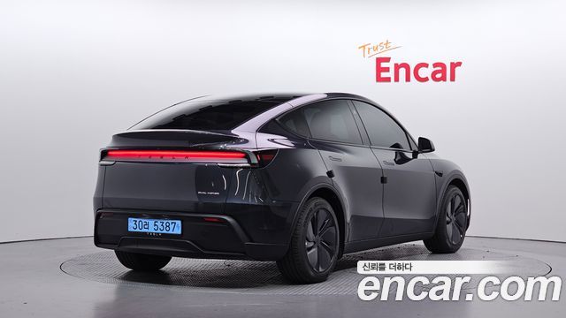 Tesla Model Y 2026 — photo 2