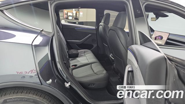 Tesla Model Y 2026 — photo 13