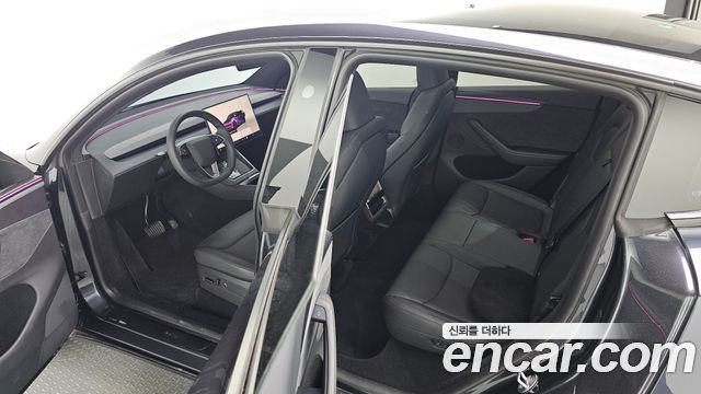 Tesla Model Y 2026 — photo 14