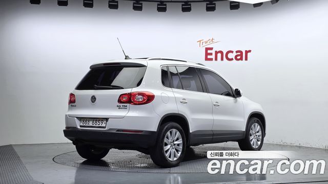 Volkswagen Tiguan 2011 — photo 2