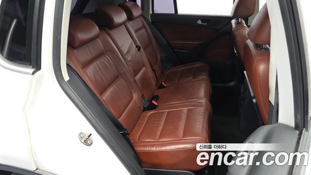 Volkswagen Tiguan 2011 — photo 12