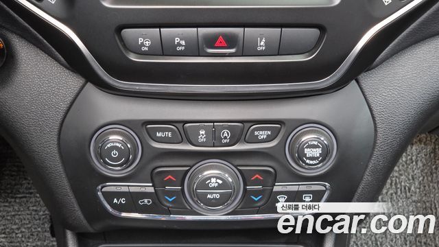 Jeep Cherokee 2019 — photo 17