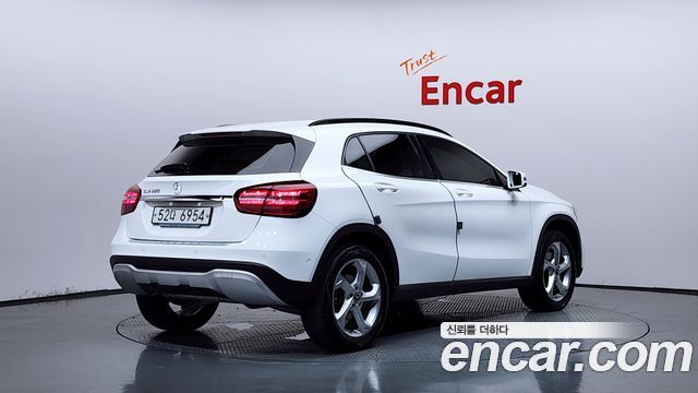 Mercedes-Benz GLA-Class 2019 — photo 2