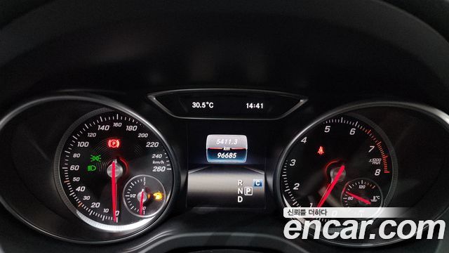 Mercedes-Benz GLA-Class 2019 — photo 11