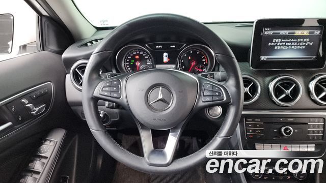 Mercedes-Benz GLA-Class 2019 — photo 18