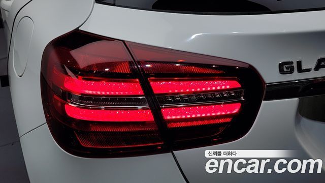 Mercedes-Benz GLA-Class 2019 — photo 9