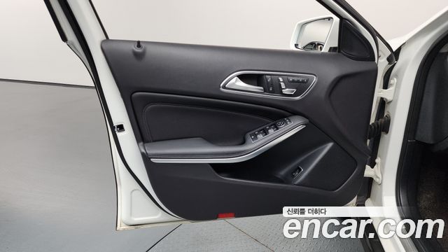 Mercedes-Benz GLA-Class 2019 — photo 14