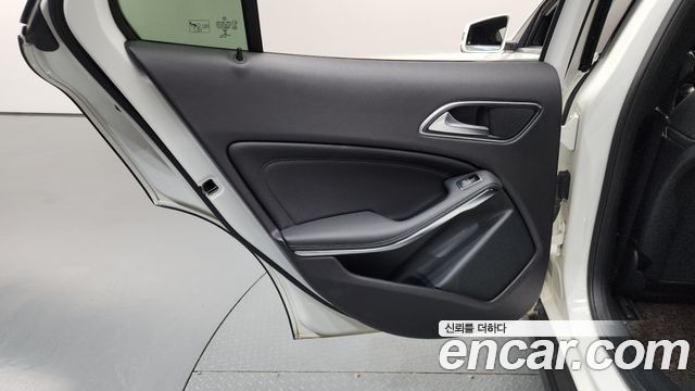 Mercedes-Benz GLA-Class 2019 — photo 15