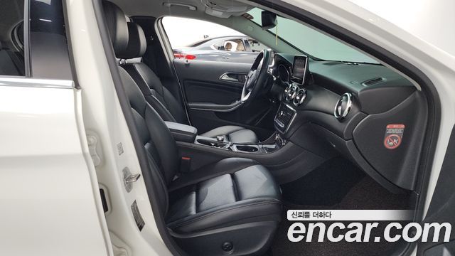 Mercedes-Benz GLA-Class 2019 — photo 16