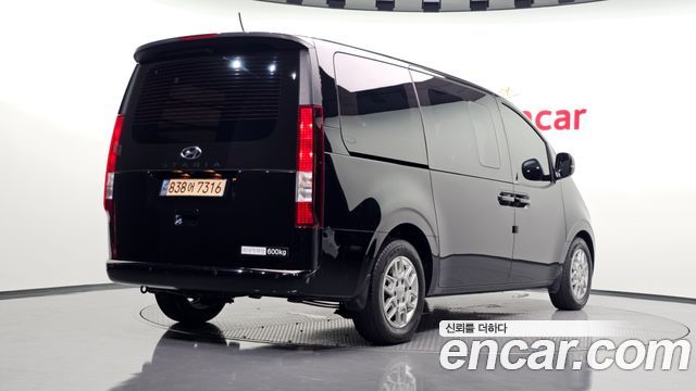 Hyundai Staria 2023 — photo 2