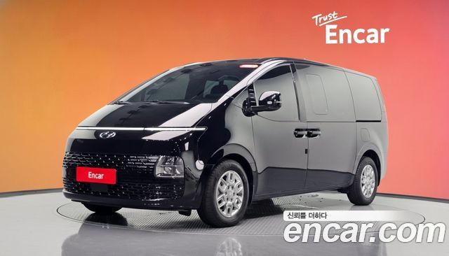 Hyundai Staria 2023 — photo 1