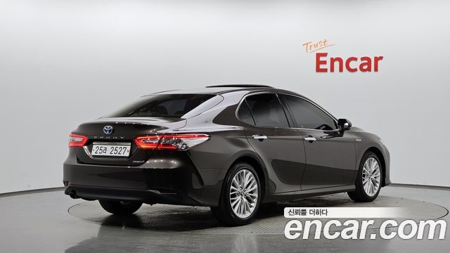 Toyota Camry 2018 — photo 2