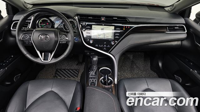 Toyota Camry 2018 — photo 10