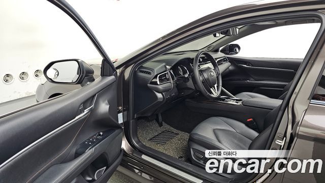 Toyota Camry 2018 — photo 13