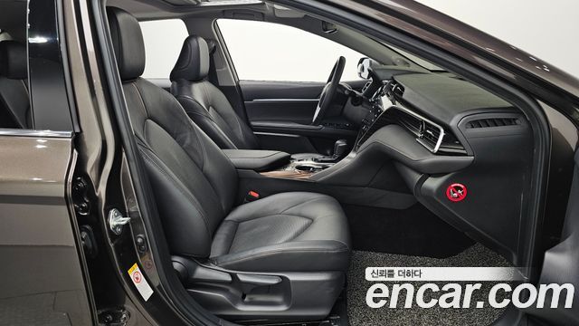 Toyota Camry 2018 — photo 17