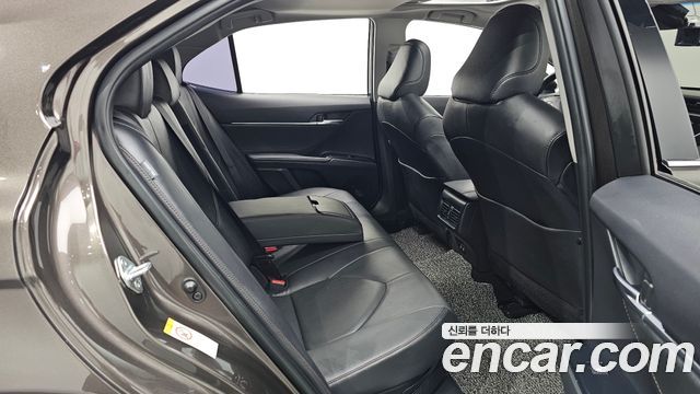 Toyota Camry 2018 — photo 18