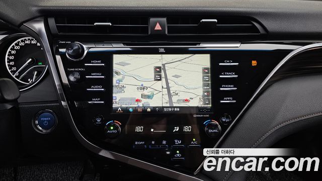 Toyota Camry 2018 — photo 20
