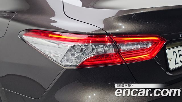 Toyota Camry 2018 — photo 9