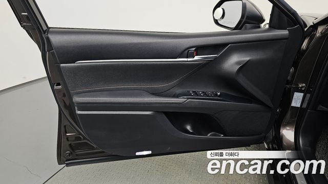 Toyota Camry 2018 — photo 14