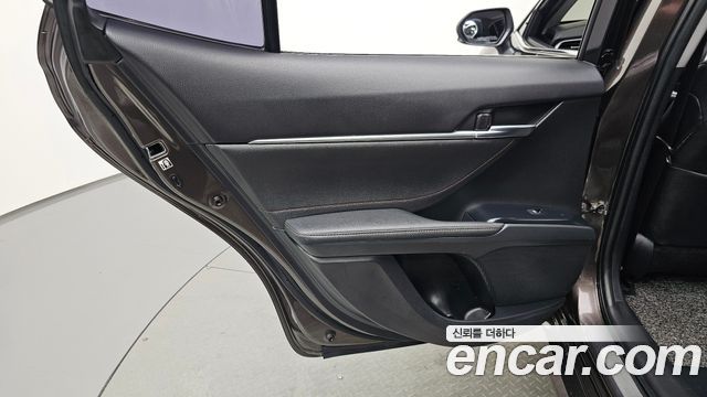 Toyota Camry 2018 — photo 15