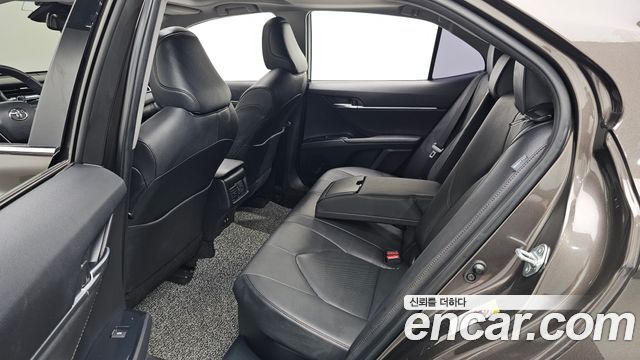 Toyota Camry 2018 — photo 16