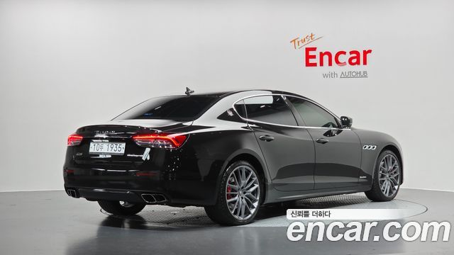 Maserati Quattroporte 2018 — photo 2