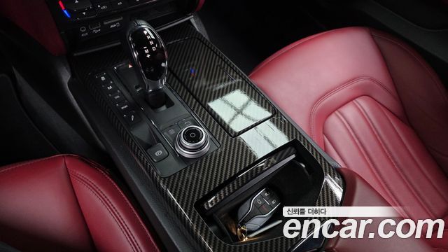 Maserati Quattroporte 2018 — photo 9