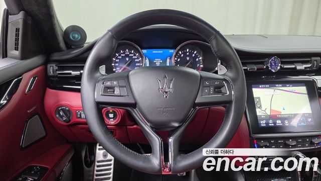 Maserati Quattroporte 2018 — photo 13