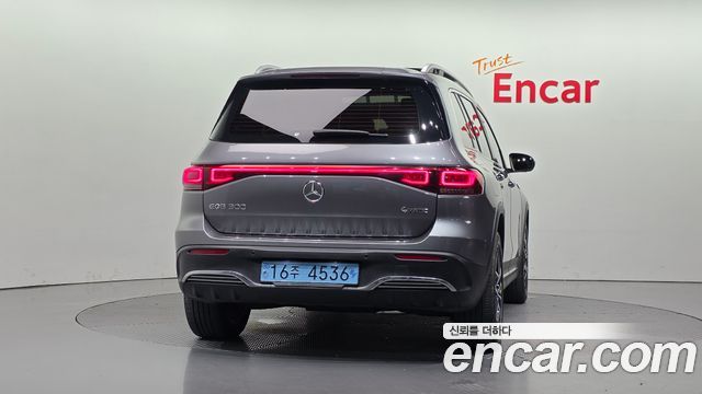 Mercedes-Benz EQB 2022 — photo 4