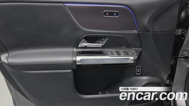 Mercedes-Benz EQB 2022 — photo 14