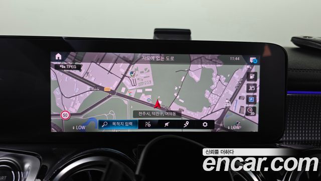 Mercedes-Benz EQB 2022 — photo 30