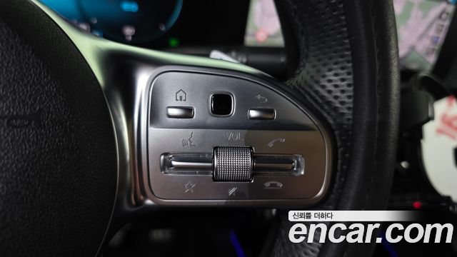Mercedes-Benz EQB 2022 — photo 32