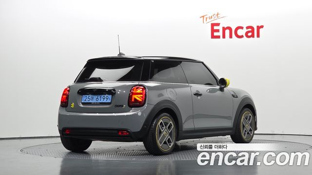 Mini Cooper 2022 — photo 2